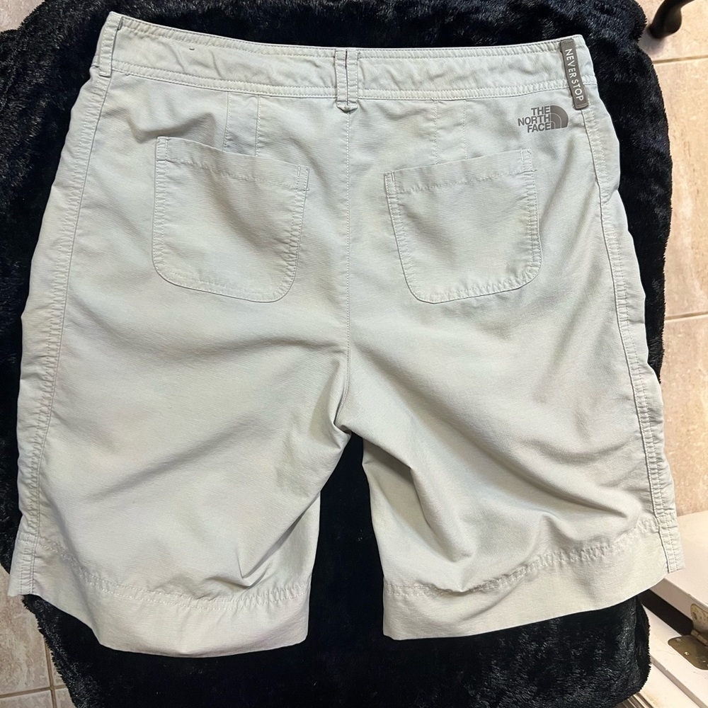 THE NORTH FACE WOMEN’S HORIZON 2.0 ROLL-UP SHORTS-SZ 4🤎EUC - Picture 15 of 15